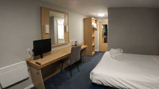 Review  Travelodge at Heathrow Heston M4 Westbound  transport guide between hotel and Heathrow [upl. by Akeret]