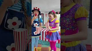 Payasitas infantiles yYoutubers De Tenerife payasos cantajuego tenerife dulcylín risy [upl. by Assylla801]