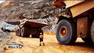 RiesenReifen im Einsatz  Muldenkipper in der Diamantmine  Abenteuer Auto Classics [upl. by Cathee756]