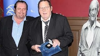 Ottfried Fischer erhielt den Sigi Sommer Taler 2012 Kunstpreis der Narrhalla München am 25112012 [upl. by Jacoby990]