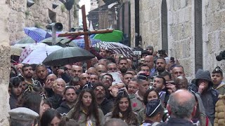 Sextafeira Santa é celebrada em Jerusalém [upl. by Leunamne]