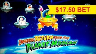 UNICOW AT MAX BET WHOA Journey To The Planet Moolah Slot [upl. by Seni]