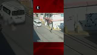 Mujer de 65 años muere atropellada por combi en Naucalpan conductor huye [upl. by Welker164]