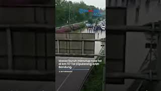 DETIK DETIK AKSI Ribuan Buruh Tutup Tol Cipularang Arah Bandung hingga Macet Parah Dipicu Hal Ini [upl. by Adikam]