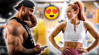 CHRIS BUMSTEAD ENTRENA CON CHICAS DE GYM Y ASI REACCIONAN  Victor Valdivia [upl. by Beckman]