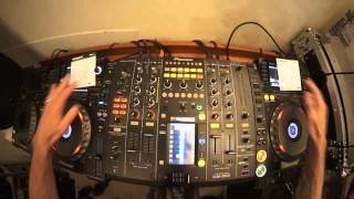 EDM MIXING LESSON FOR THE BEGINNER DJ BY ELLASKINS THE DJ TUTOR [upl. by Doralynn635]