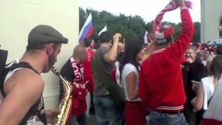 Przemarsz kibiców z Rosji na Stadion Narodowy  Miasta w Komie [upl. by Brie]