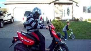 Yamaha Zuma BWS 50 Rideby and Rev [upl. by Bren]