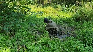 Im Regenoverall in den Schlamm Teich 1 [upl. by Ediva]