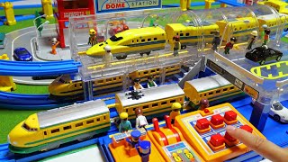 Old and new Doctor Yellow Town ☆ Tomica Town amp transparent announcement station [upl. by Ellinger322]