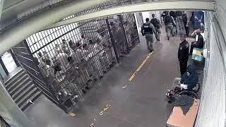 Inmates in Chicago clap for accused cop killer in jail [upl. by Aeneus373]