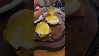 The best Eggs benedict ever [upl. by Lustig]