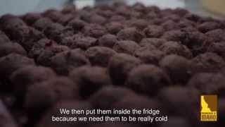 How to Make Potato Chocolate Truffles Spanish  Español [upl. by Choong]