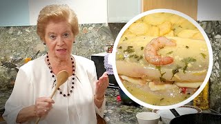 Merluza rellena de gambas al horno de Güela Pepi  Merluza casera en salsa verde [upl. by Heman]