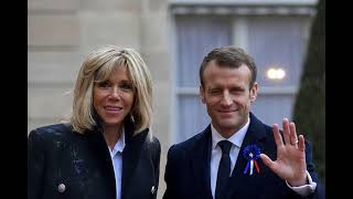 Les projets estivaux de Brigitte et Emmanuel Macron [upl. by Refynnej]