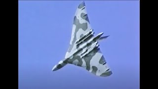 Vulcan XH558 Display  Woodford 1990 [upl. by Llerej]