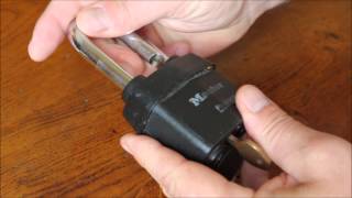 Crochetage lockpicking cadenas Master ProSeries 6127 de Vins [upl. by Etnaed]