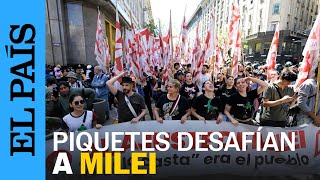 ARGENTINA  Protestan contra el protocolo anti piquetes de Javier Milei  EL PAÍS [upl. by Raeann]