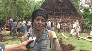 Ethiopian Siltie Zone  ስልጤ ዞን በምዕራብ አዘርነት በርበሬ ወረዳ ለአቅመ ደካሞች ቤት ሲሰራላቸው እጅግ አስደሳች ተግባር [upl. by Natfa]