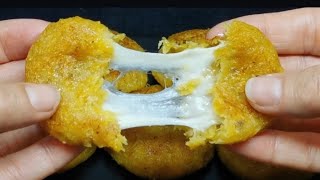 Solo necesitas 3 ingredientes para preparar estas Tortitas de platano rellenas de queso [upl. by Aleris475]