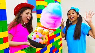 Wendy and Eric Frozen Treat Drive Thru Food Toys Restaurant  Kids Fix Snow Cone Machine [upl. by Ita]