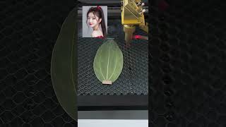 This girl makes real photo on leaf😯 [upl. by Niac]