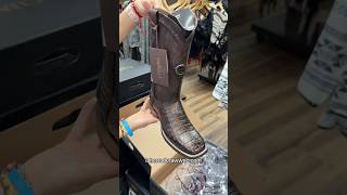 Botas cuadra exótico Caiman Fuscus belly Paris cafe 709 Dólares 📞9105967393 [upl. by Eronaele492]