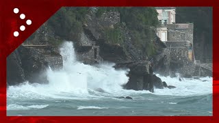 Maltempo in Liguria attesa mareggiata a Recco si alzano le onde sul Golfo Paradiso [upl. by Jessika]