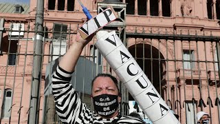 Proteste gegen quotVIPImpfungenquot in Argentinien  AFP [upl. by Kosel89]