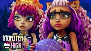 Clawdeen Jinxes the Casketball Team  Monster High [upl. by Cave]