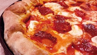 Pizza al salame piccante con cornicione ripieno  Le video ricette di Lara [upl. by Schuyler]