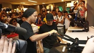 Ronaldinho and FC Barcelona delegation visits Nike Town in New York [upl. by Sinaj]