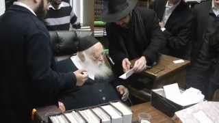 HaRav Chaim Kanievsky Farhers Bachurim from Yeshivas Ohr Sameach in Yerushalayim [upl. by Sulokcin]