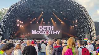 Beth McCarthy  Teenage Dirtbag acoustic Live 2024 4K [upl. by Lebam]