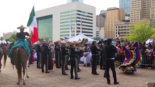 Todo listo para el festival Viva Dallas  Telemundo 39 [upl. by Adekahs]