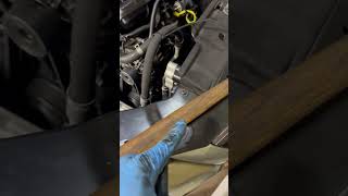 Volkswagen 20t Engine Mount Bracket Removal [upl. by Selin]