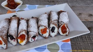 Cannoli siciliani ricetta classica  cannoli preparati con la canna  Ricette che Passione [upl. by Evannia]