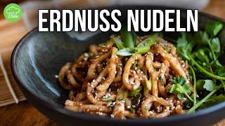 Gebratene Nudeln mit ErdnussSauce in 10min [upl. by Bysshe]