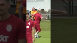 Mauro Icardi hünerlerini sergilerken  Galatasaray Shorts Antrenman [upl. by Gehman]