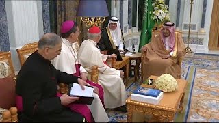 Re Salman riceve una delegazione vaticana in Arabia Saudita [upl. by Ebneter617]