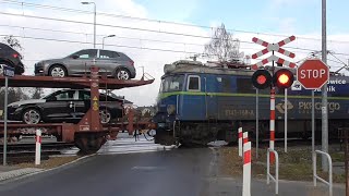 Przejazd kolejowy Jawiszowice ul Wiśniowa [upl. by Oruhtra]