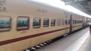 Howrah  Siuri  Hool Express entering Durgapur [upl. by Snapp183]