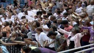 TD Jakes The Birthing Place Conference 2009  Praise Break [upl. by Quartis]