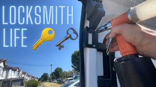 Locksmith Life  Ford Transit Security Locks  L4V  Brighton amp Hove Locksmith [upl. by Ponton]