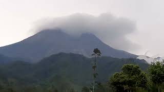 Gunung Merapi dari atas Bukit Klangonkeindahan dari sebuah bentang alam ♥ [upl. by Kester]