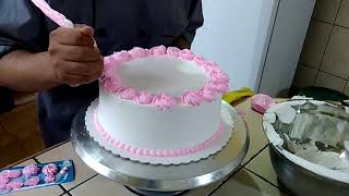 Cómo decorar una torta con chantilly [upl. by Eleen]