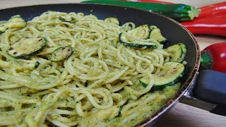 Rezept Spaghetti mit cremiger Zucchini Sauce  einfaches Nudelgericht [upl. by Marya]