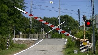 Spoorwegovergang Borgomanero I  Railroad crossing  Passaggio a livello [upl. by Justicz]