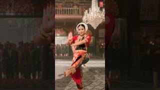 Vidya Balans Iconic Dance on Ami Je Tomar 30😍  Bhool Bhulaiyaa 3  Shreya Ghoshal [upl. by Ethyl934]