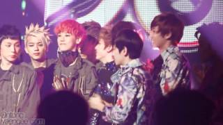 FANCAM 120504 EXO K  Ending Music Bank Baek fanboying  Suho good manner [upl. by Ricky]